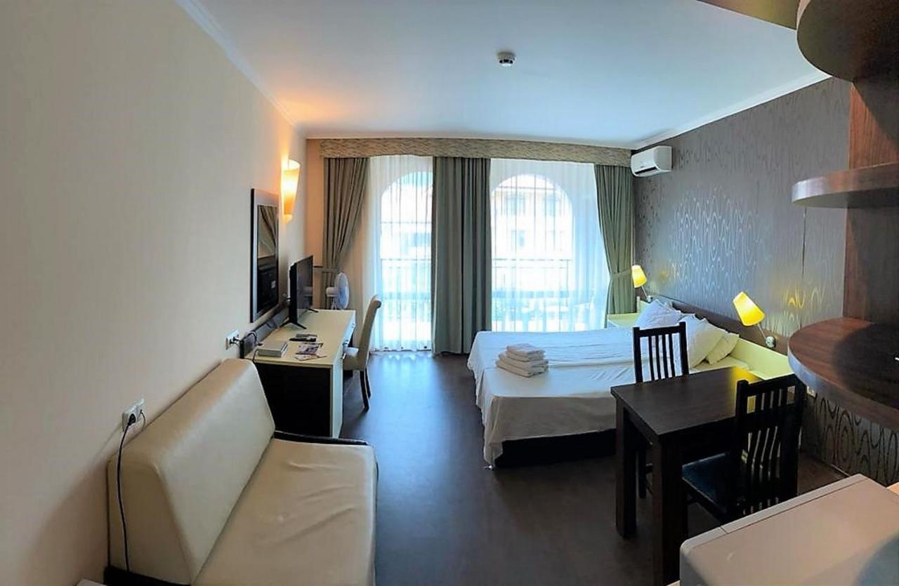 Menada Apartments In Grand Hotel Sveti Vlas Bagian luar foto